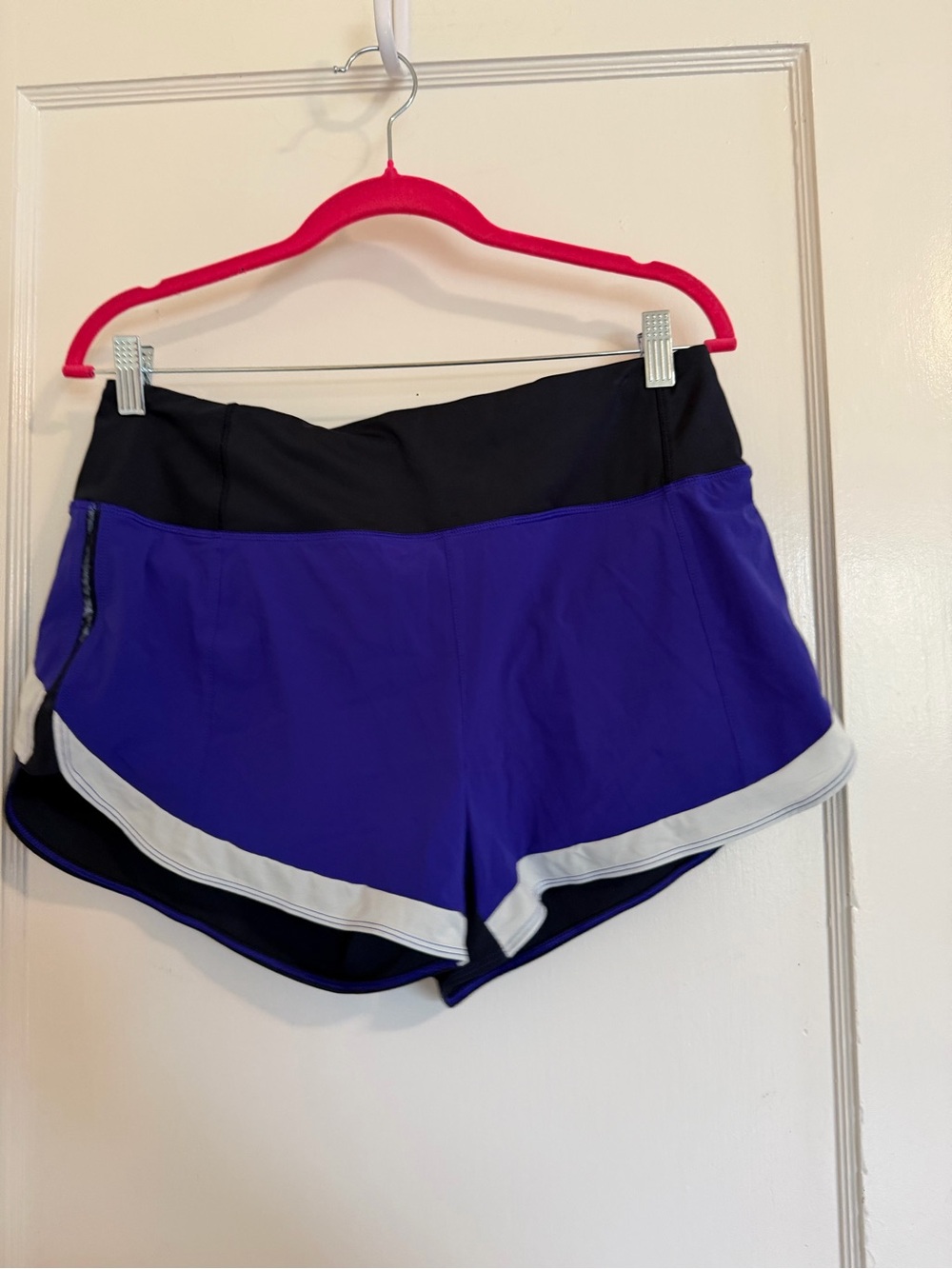 Athleta Running Free ColorBlock 3.5" Short Purple Stretch Back Zip Pocket Sz M